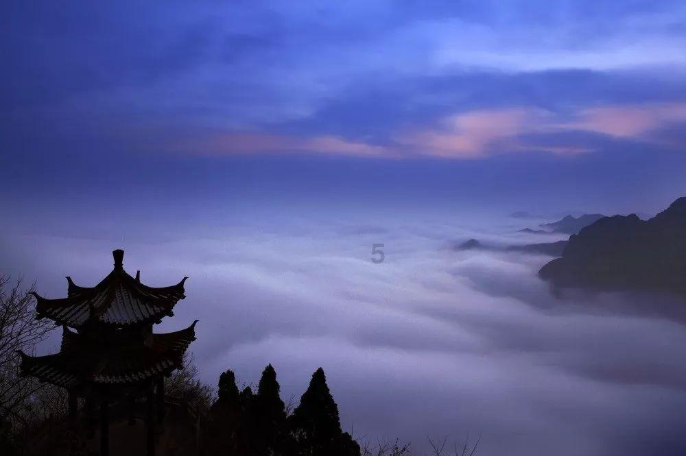努力向上的铁球